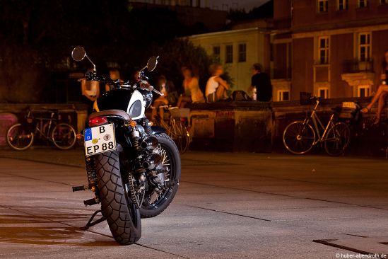 Một người Việt độ xe giữa lòng châu Âu